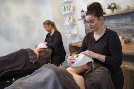 Luxe Duo Behandeling in Schoonheidssalon: Samen Ontspannen en Genieten