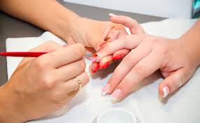 De Kunst van Nagelstyling: Opleiding Gelnagels voor Perfecte Verzorging